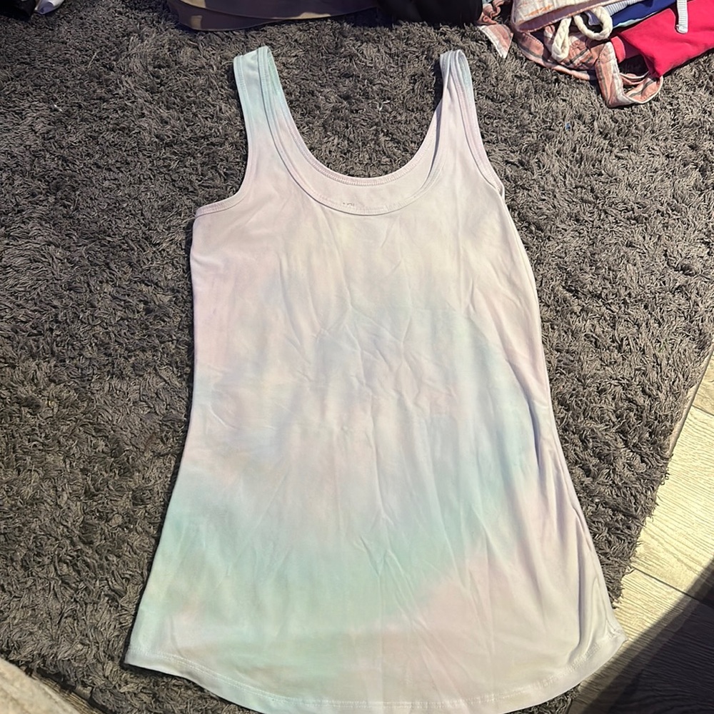 size medium No Boundaries tank(tye dye)